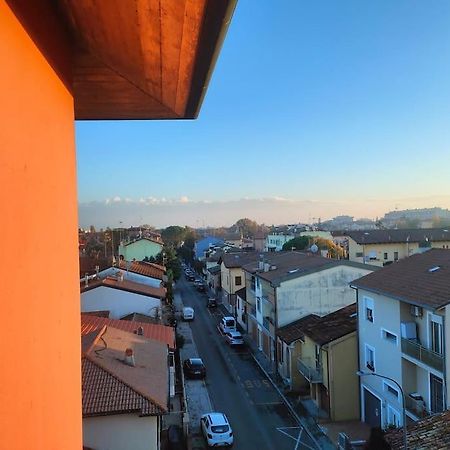 Attico A 2 Passi Dalla Stazione E Centro Storico Ravenna Eksteriør billede